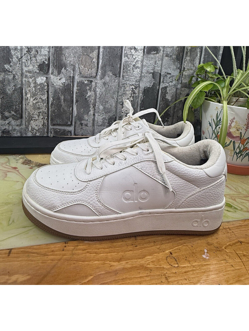 Alo White Solid Low Top Lace-Up Men's Athletic Sneaker Style A0685U 2024